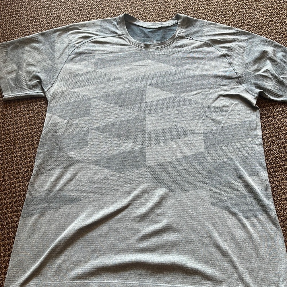 Lululemon athletica shirt